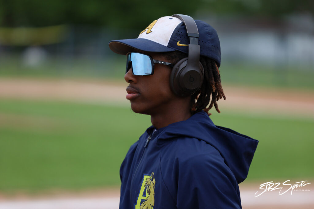 youth baseball team traveling to tournament